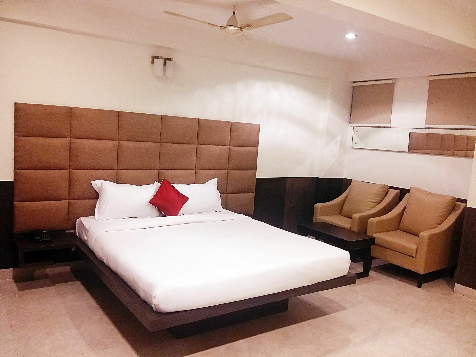 Capital Suites Bangalore Esterno foto